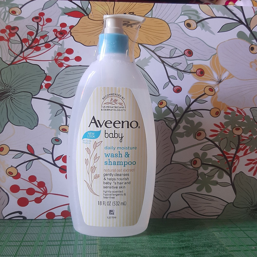 Aveeno Baby Daily moisture wash and shampoo